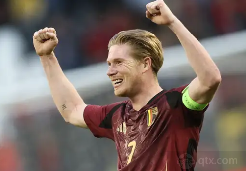 莱奥：我正在学习踢中锋，球队在场内场外都在帮助我