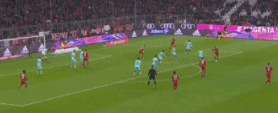 甘超对阿奇姆彭做闭嘴手势，钟义浩扳平比分后做同样手势回击