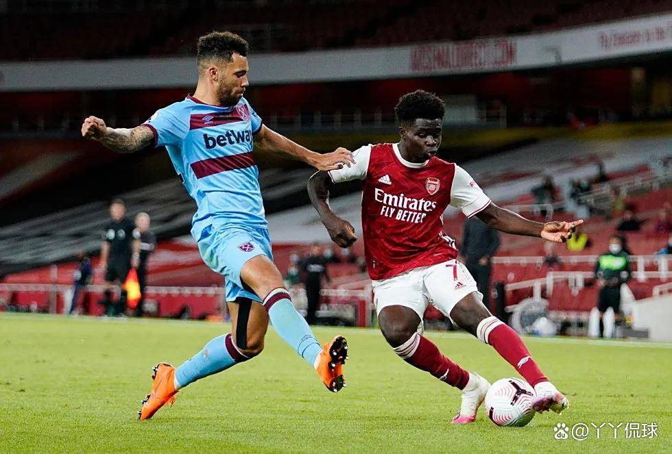 记者：阿什拉夫决定不进行手术治疗，他想参加非洲杯揭幕战